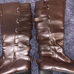 Never worn women’s boots